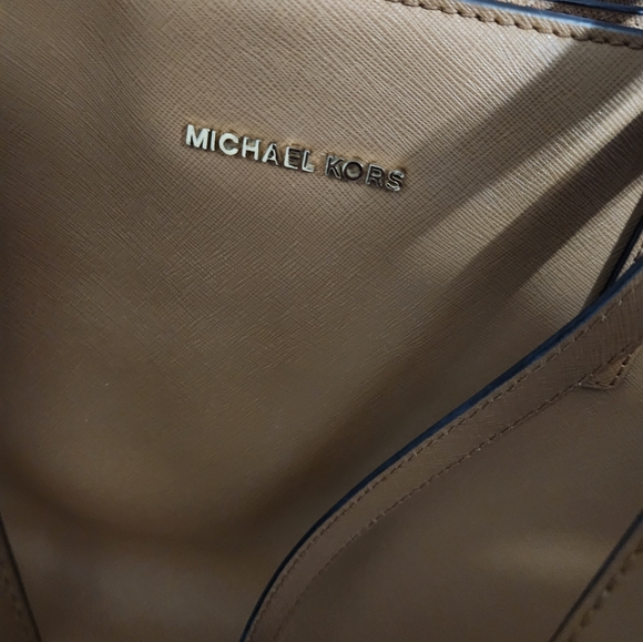 Michael Kors Extra Large Tote Purse - Picture 10 of 11